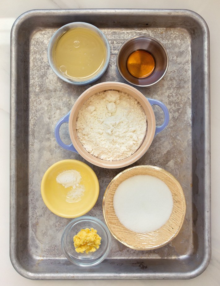 Bolo de limão em ingredientes de caneca Bolo de limão em ingredientes de caneca