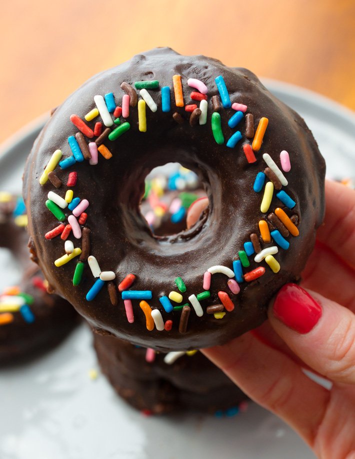 Rosquinha de arco -íris de donut de chocolate Rosquinha de arco -íris de donut de chocolate