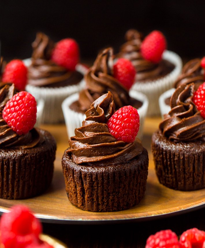 Cupcakes saudáveis ​​de chocolate escuro