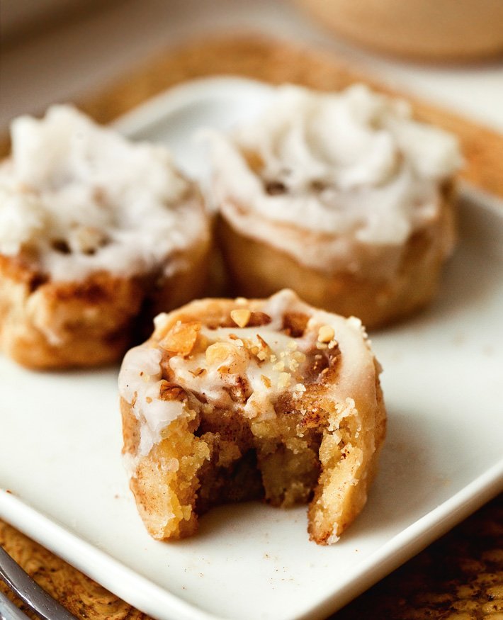 Rolinhos de canela ceto com cobertura de cream cheese Rolinhos de canela ceto com cobertura de cream cheese