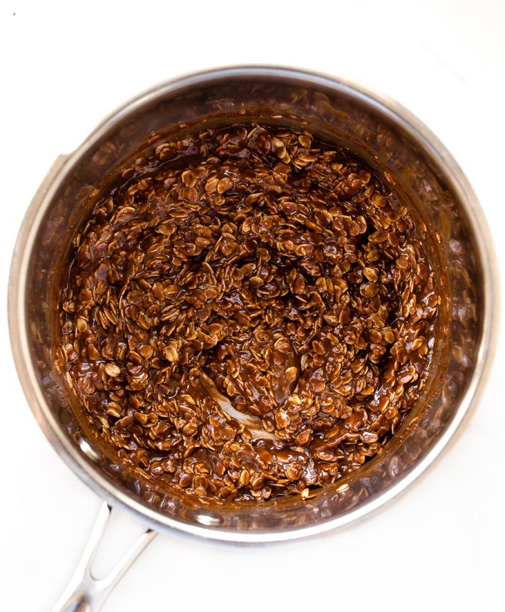 Biscoitos de chocolate e aveia cozidos e não assados