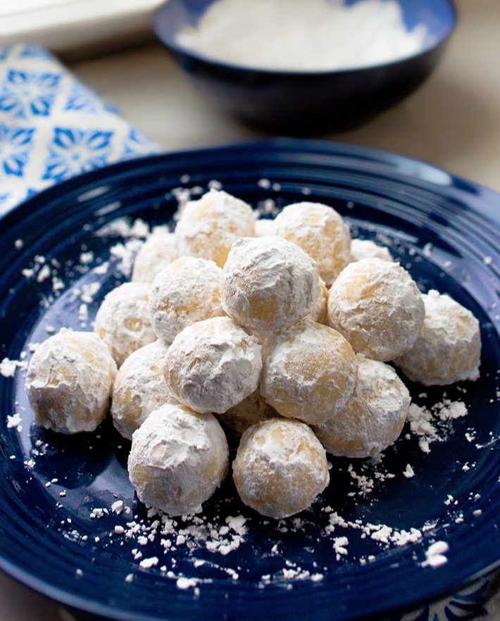 Biscoitos de bola de neve Keto sem açúcar