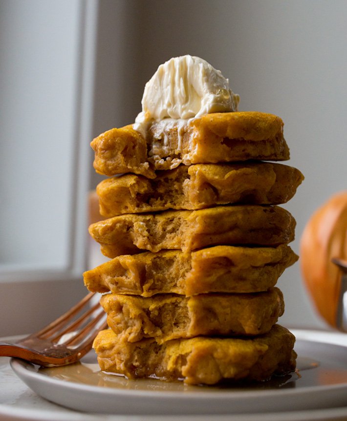 Panquecas de abóbora saudáveis ​​(veganas, sem ovos)