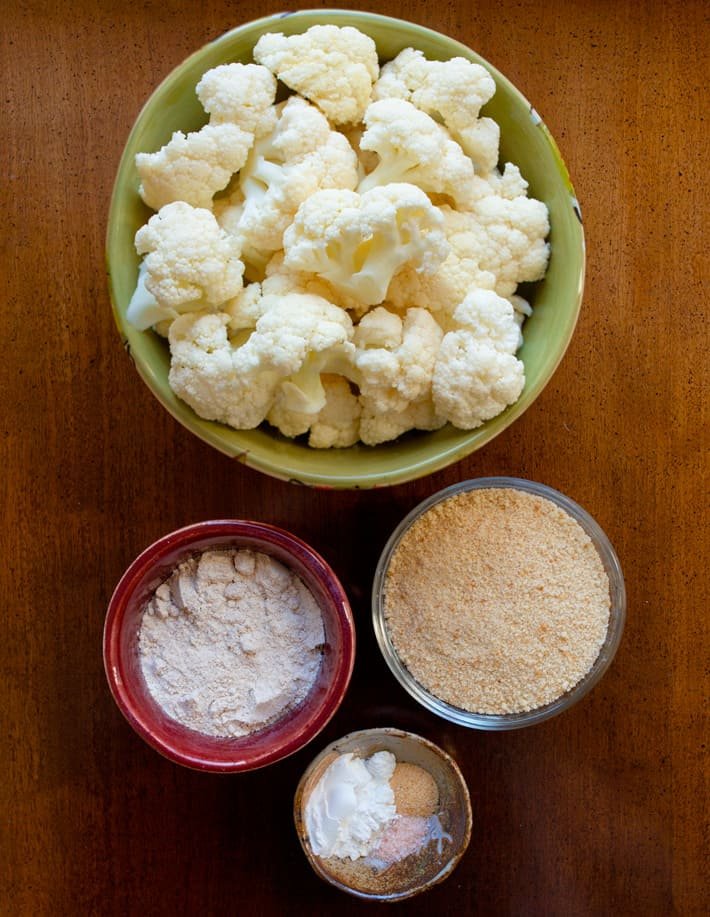 Ingredientes para bolinhos vegetarianos de couve-flor