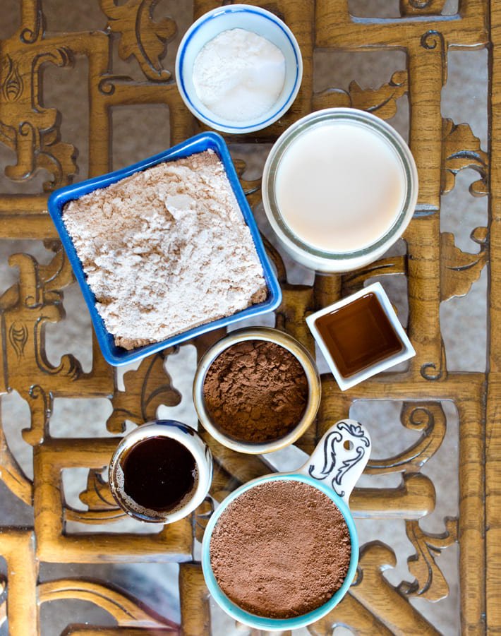 Ingredientes para panqueca de chocolate com proteína em pó