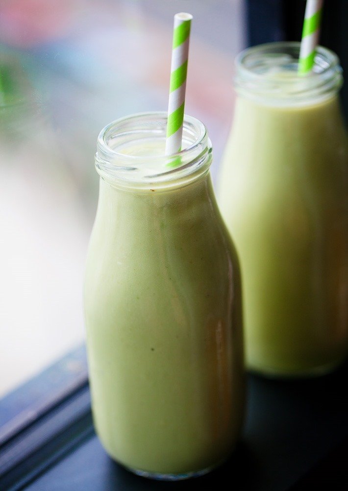Smoothie de abacate verde saudável (vegano, ceto)