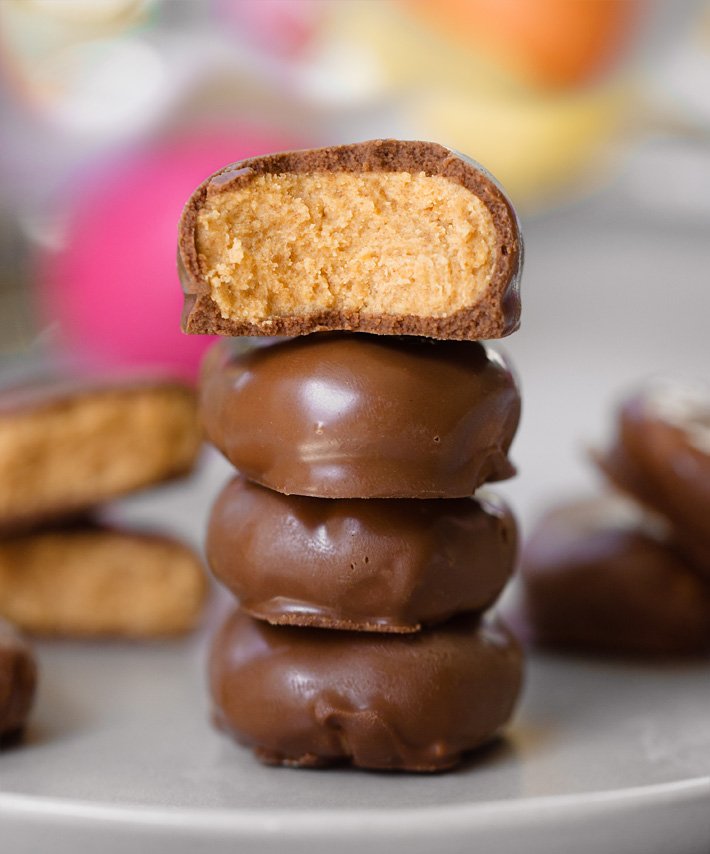 Ovos de manteiga de amendoim com chocolate