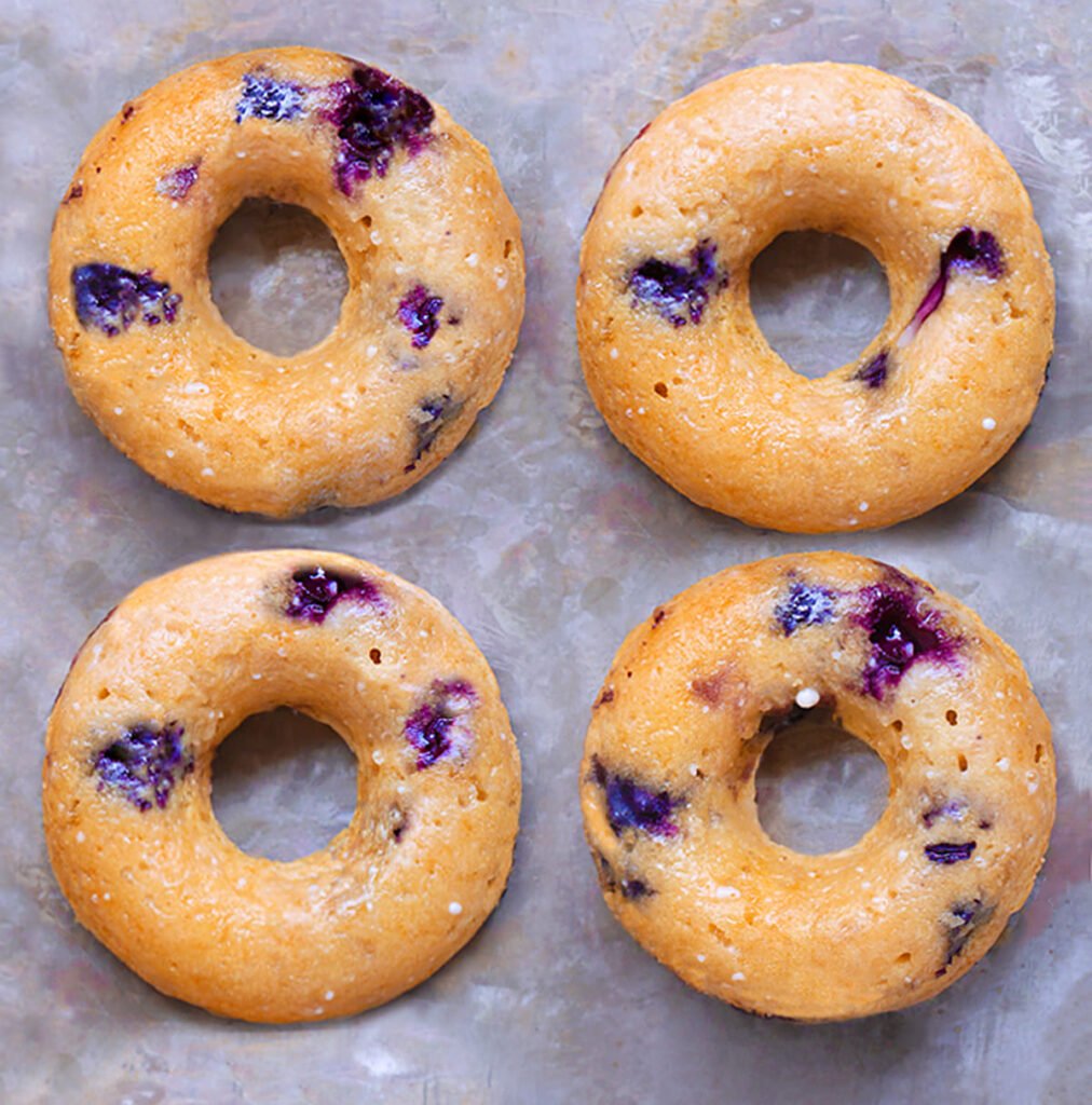 Donuts Assados ​​​​com Mirtilo - Sem Açúcar Refinado!
