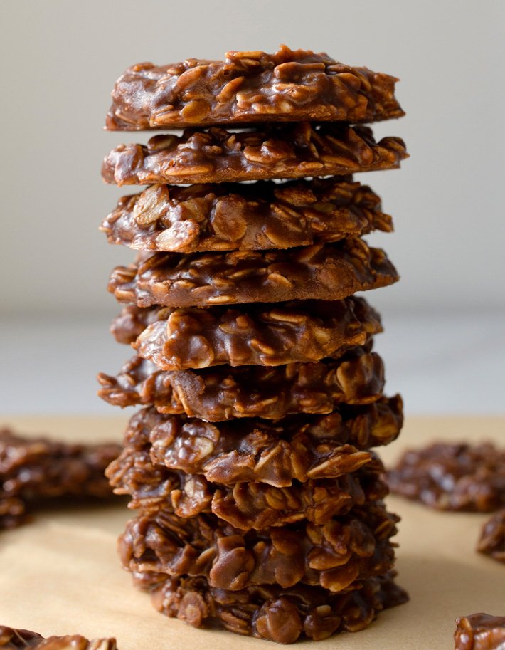 Biscoitos de chocolate sem assar com aveia