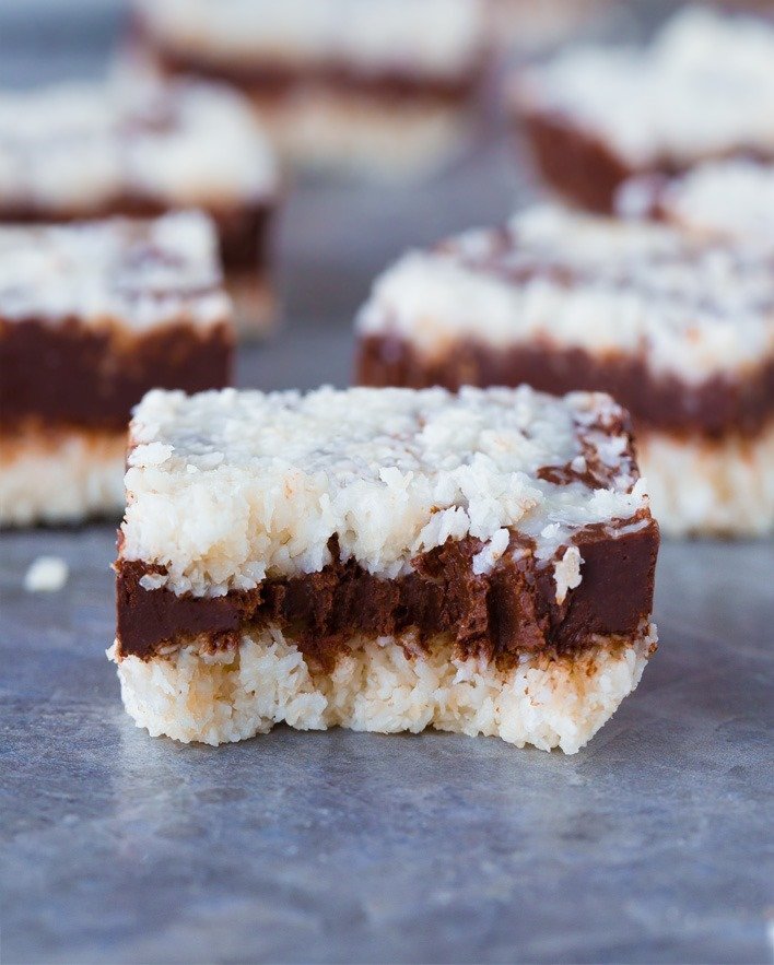 Barras de Fudge com Camada de Coco e Chocolate Saudáveis