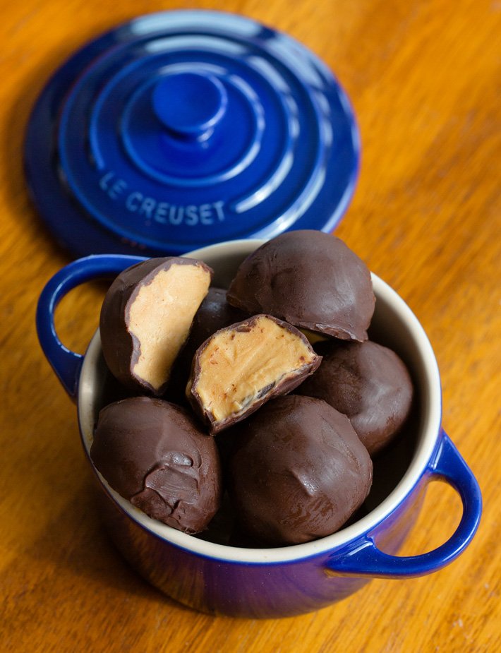 Trufas de manteiga de amendoim sem assar
