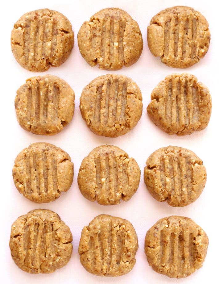 Biscoitos de manteiga de amendoim saudáveis ​​(sem receita para assar)
